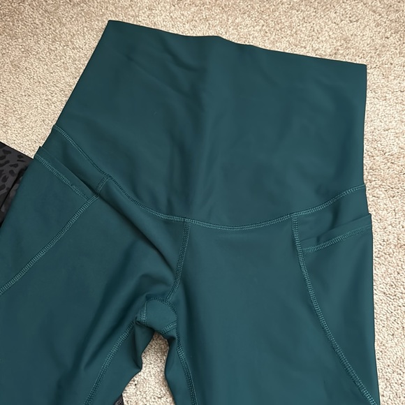 Old Navy Powersoft Maternity Leggings - Picture 4 of 5